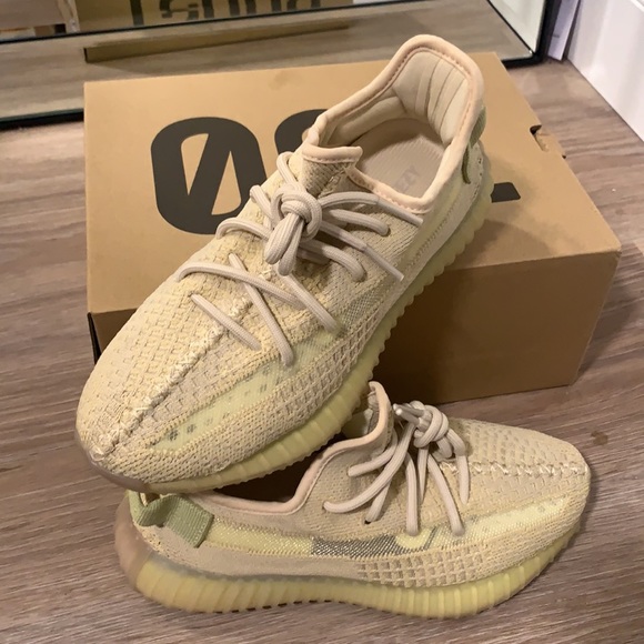 Yeezy Boost 350 V2 - Picture 3 of 6